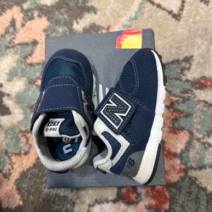 New Balance “574 New B Hook & Loop” Size 4